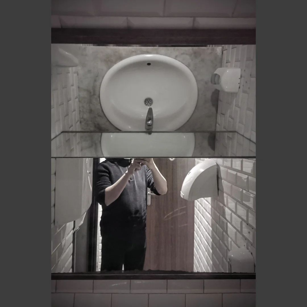 La tête comme un lavabo vide