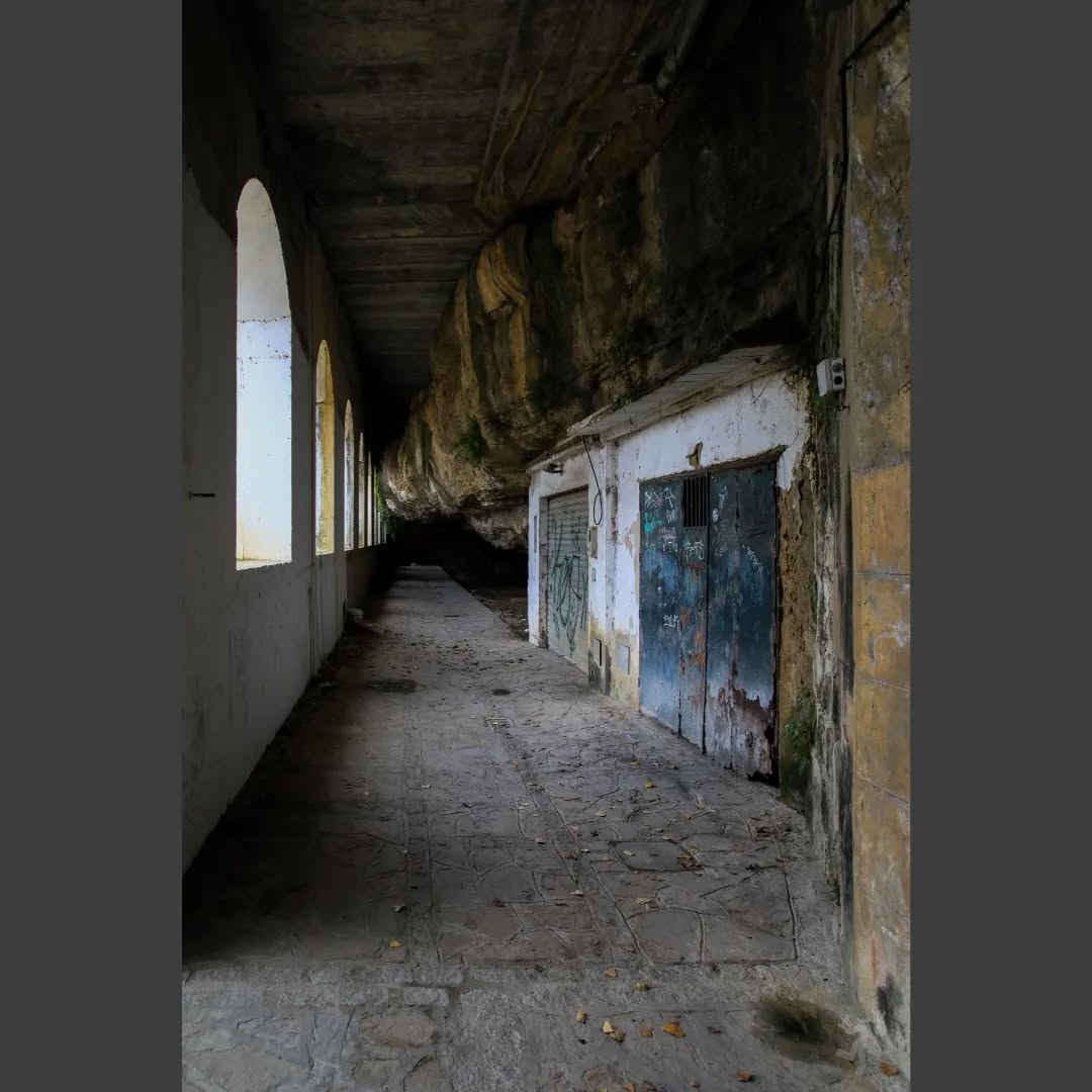 Tunnel sans percée - bref, une demeure