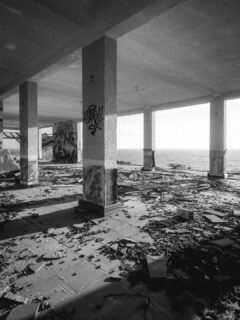 Known for it, been through it
Done everything I can to it
Road to it, 'til I broke through it
Never was attached to it
Took all I had in a flash knew it was 'bout to crash
So I mashed through hit
Known for it
Had to do it
Hacked into it

I pay the price to roll with it
Waste your life and you wont get it
Played out wit nowhere to go bet it
Makes you feel like a ho don't it?
Don't it. 
Known for it