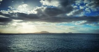 On est loin des histoires de Loin
Loin des histoires de Loin