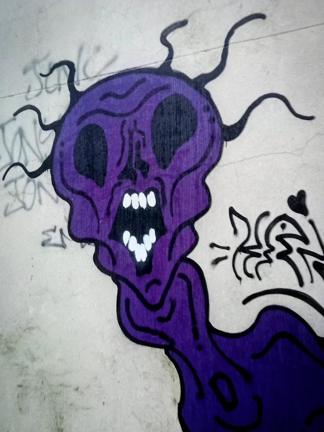 "_ Franchement, votre tableau là, il est vraiment affreux.
_ ...
_ Quoi ?
_ Monsieur... C'est un miroir."