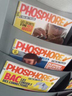 La salle d'attente du tribunal de Bourges offre à la lecture  ses usagers des magazines Phosphore, tous de 2019. Y'a que ça. On est exigeants et pointus.
Un peu envie d'avoir leurs trucs et astuces pour une fête réussie, quand même.