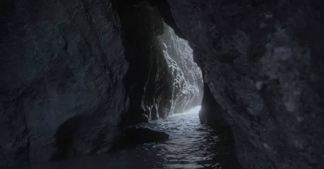 Cave near the sea, harboring something all will soon see
Trailer pour CICATRICES d'Estelle Faye, d'ici peu.
@estellefaye1 @rageotediteur