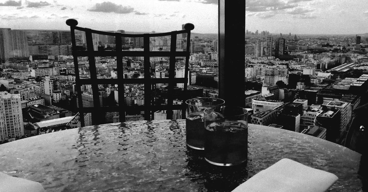 Paris a ses charmes.
Un negroni accomode tout très avantageusement.
Theses stats stack.