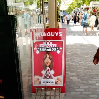 Encore des standards de beauté féminine impossibles imposés par la publicité.