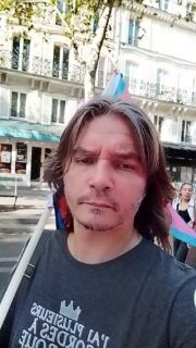 Qui ne saute pas n'est pas,euh, sur la banderole ?